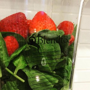 berry and spinach smoothie